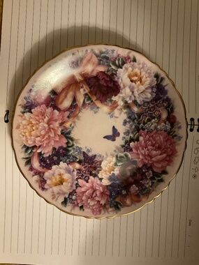 Decorating plate flowers Lena  Liu